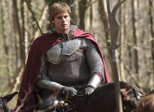 Bradley James on 'Merlin' future: "You need to leave on a high"