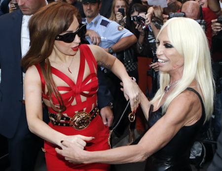  Gaga in Milan - arriving to Versace for cena