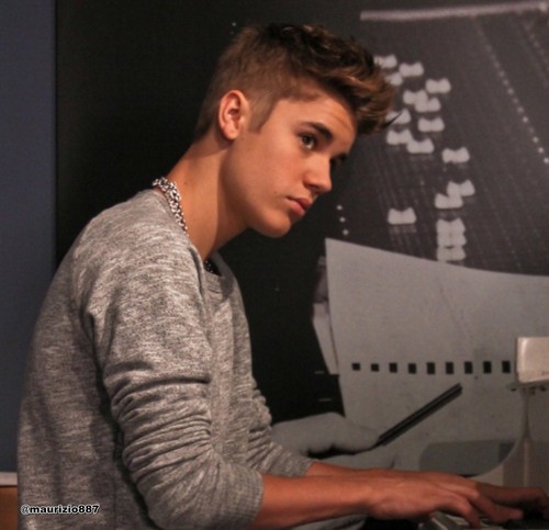  Justin Bieber,photoshoot.,E special 2012