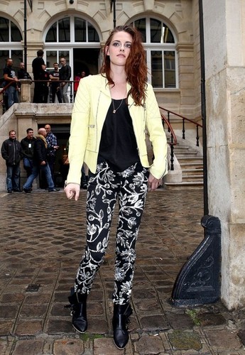  Kristen Stewart at the Balenciaga Show, Paris fashion week, 27 Sept 2012