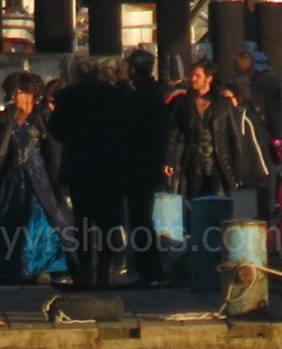  New Set Picture: Colin O'donoghue (Capt.Hook) and His Ship