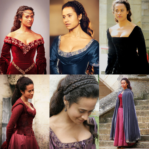  Our queen and her dresses!