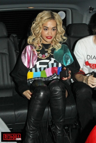  Rita Ora - At The Ivy Club In 런던 - August 28, 2012