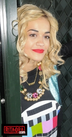  Rita Ora - At The Ivy Club In লন্ডন - August 28, 2012