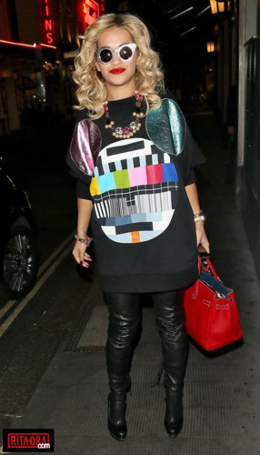  Rita Ora - At The Ivy Club In Londres - August 28, 2012