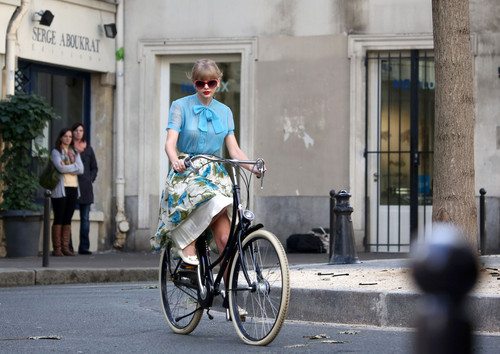 Taylor Swift filming "Begin Again" music video in Paris, France 01102012