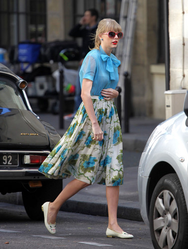  Taylor schnell, swift filming "Begin Again" Musik video in Paris, France 01102012