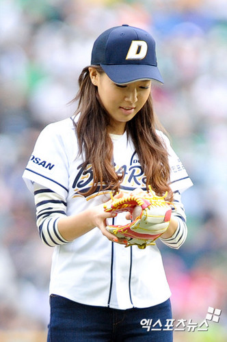 Yubin for the opening pitch for Doosan Bear