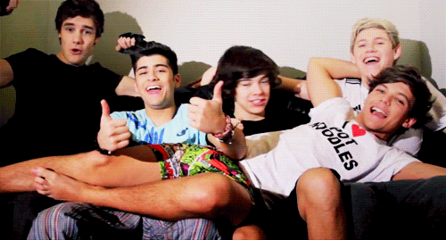  Zayn's face is priceless :))