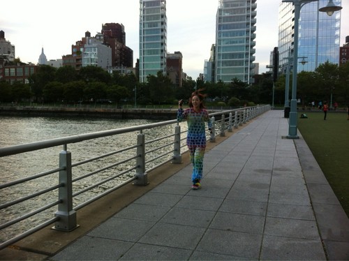  dara 2NE1 jogging