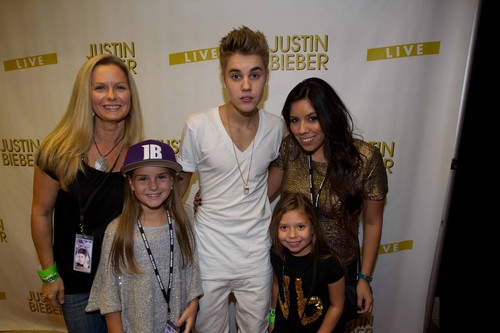 jb with fans in arizoma