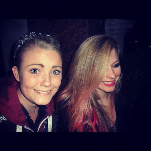  Avril with mashabiki in London 8/10/2012