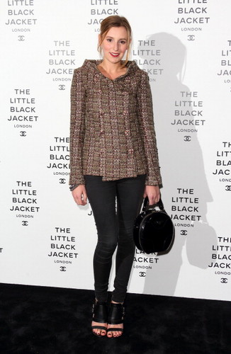  Laura at Chanel Little Black giacca