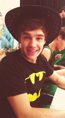  Liam Payne; twitter pictures