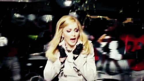  Madonna in ‘Give Me All Your Luvin'’ muziki video