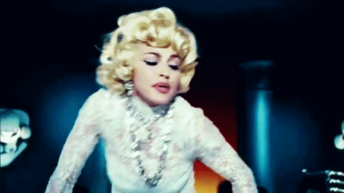 Madonna in ‘Give Me All Your Luvin'’ muziek video