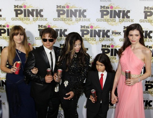  Paris Jackson, Prince Jackson, Latoya Jackson, Blanket Jackson and ? at Mr розовый Drink Launch Party