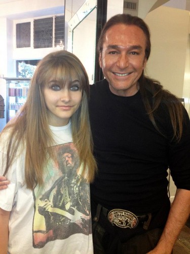 Paris Jackson and Nick Chavez at the hairdresser ♥♥