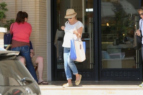  Reese Witherspoon Out in LA
