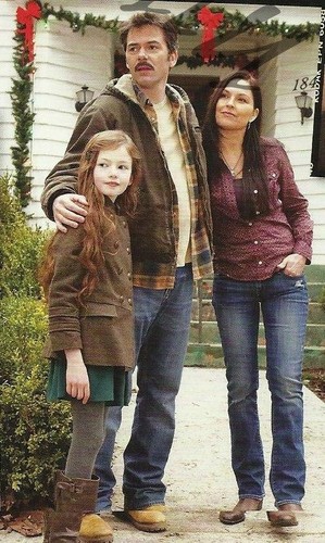  Renesmee, Charlie and Sue