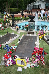 The Gravesite Of Elvis Presley