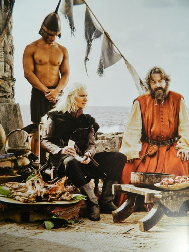  Viserys Targaryen & Illyrio Mopatis