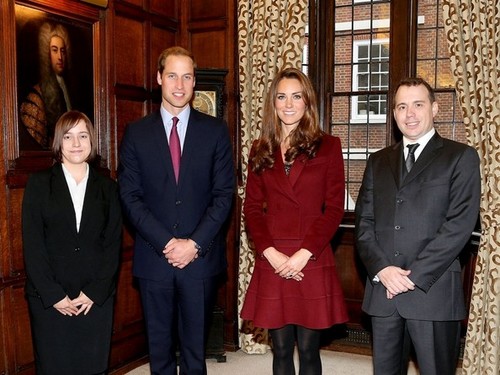  Will and Kate Tour a Temple