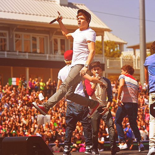  liam is niall. brb dead