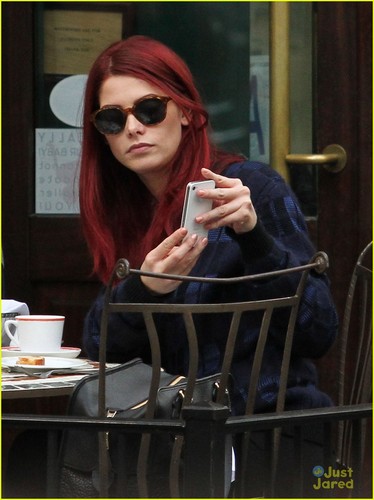  Ashley Greene shows off her NEW red hair while having lunch with friends, In New York City October 2