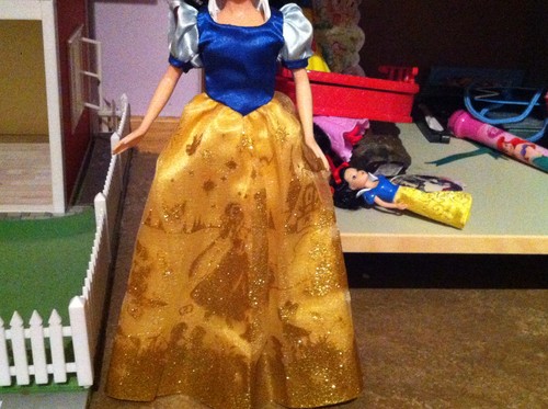  Better view of my Storybook Snow White Doll + fullview of her dress only