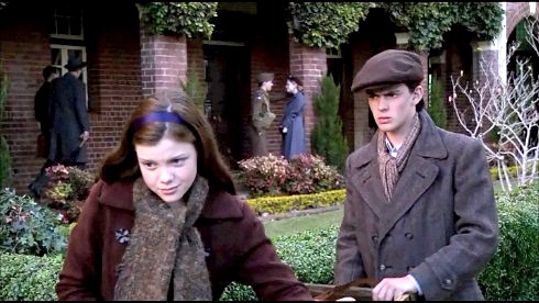  Edmund and Lucy Pevensie