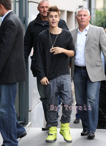 justin: NEO gold shoes adidas - Justin Bieber Photo (32588594) - Fanpop