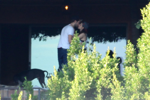  Rob & Kristen s’embrasser [Oct 17]
