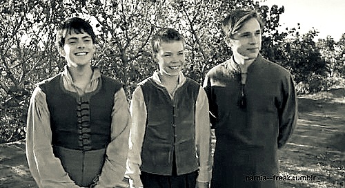  Skandar Keynes, Will Poulter and William Moseley