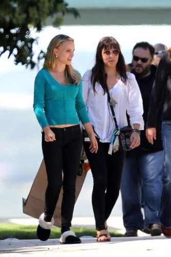  Spotted heading to her trailer and filming a scene with Michael Fassbender in Austin, TX (10/19/12)