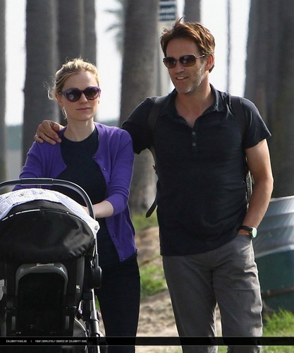  Anna Paquin & Stephen Moyer with their twins! LOVELY
