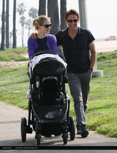  Anna Paquin & Stephen Moyer with their twins! LOVELY