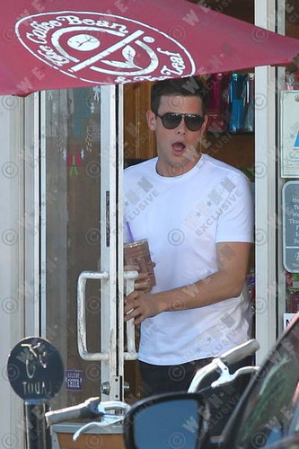  Cory Monteith Exits The Coffee Beans And чай Leaf Cafe In Los Angeles - November 5, 2012