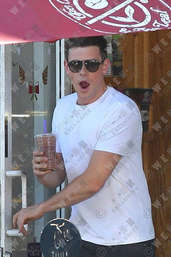  Cory Monteith Exits The Coffee Beans And trà Leaf Cafe In Los Angeles - November 5, 2012