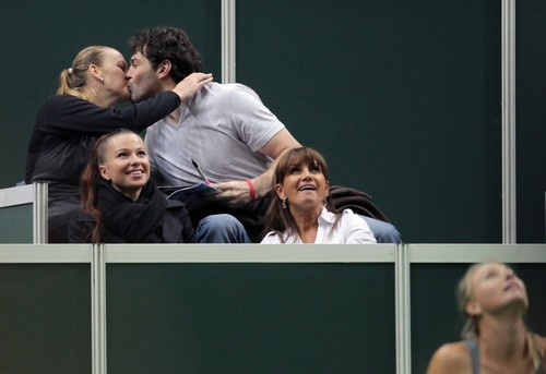  Kvitova and Jagr kissing beside tennis court..