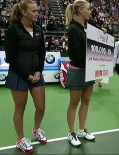  Kvitova and Sharapova legs