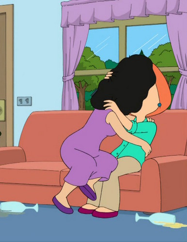 Lois and Bonnie kiss 7