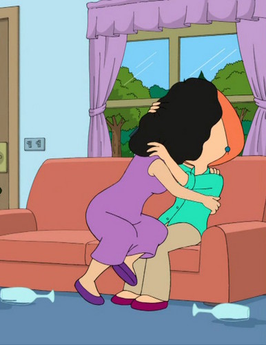 Lois and Bonnie kiss 9