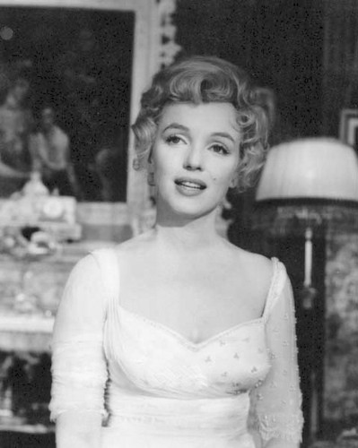  Marilyn as Elsie 码头, 玛丽娜