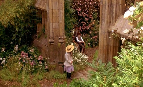  Mary, Colin & Dickon in the secret garden