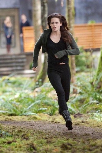  New still of Kristen in "The Twilight Saga: Breaking Dawn, Part 2".