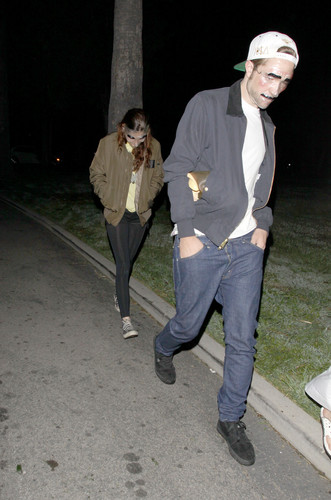 Rob & Kristen at a Halloween party [Oct 31]