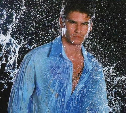Tolgahan Sayisman with wet shirt