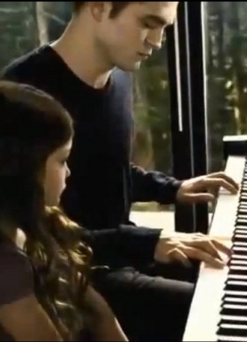  Edward playing Renesmee's lullaby