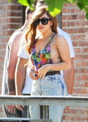  Gaga greeting شائقین at her hotel in Buenos Aires